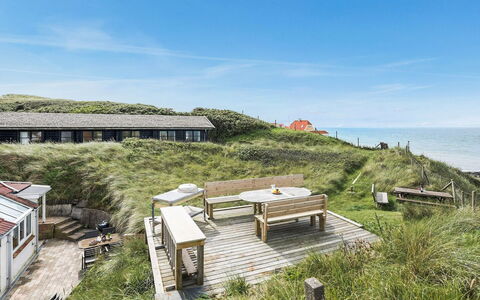 Grazian - 50M from the Sea: Bois, Toit, Maison, Chalet, Porte, Domicile, Siding, Lot Terre, Batiments Jardin, Cabanon