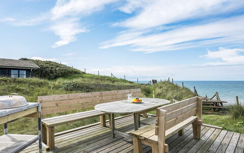 Grazian - 50M from the Sea: Bois, Toit, Maison, Chalet, Porte, Domicile, Siding, Lot Terre, Batiments Jardin, Cabanon