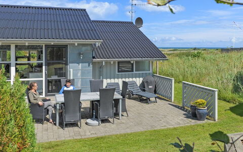 Mathias - 625M from the Sea: Meubles, Design Intérieur, Chaise, Sol, Table, Recours, Sol, Plafond, Pièce, Eco Hôtel