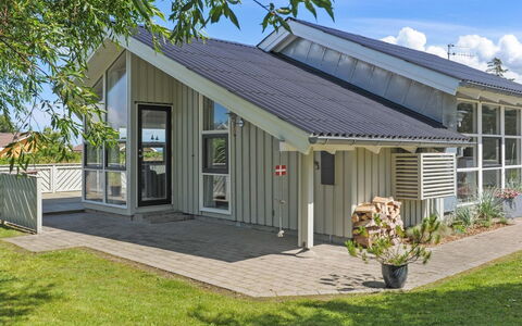 Mathias - 625M from the Sea: Meubles, Design Intérieur, Chaise, Sol, Table, Recours, Sol, Plafond, Pièce, Eco Hôtel