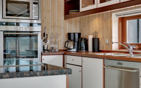 Gretha - 1.0Km from the Sea: Appareil De Cuisine, Cuisine, Comptoir, Cabinetry, Principaux Appliance, Bois, Design Intérieur, Meubles, Électroménager, Sol