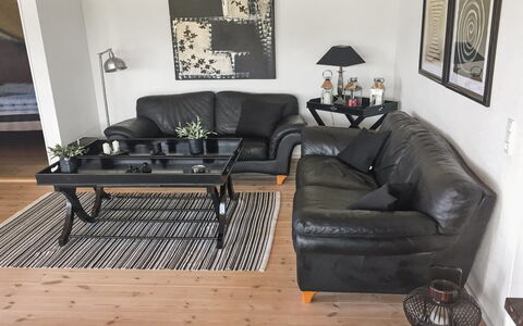 Gretha - 1.0Km from the Sea: Meubles, Design Intérieur, Canapé, Sol, Sol, Salon, Bois, Parquet, Pièce, Éclairage