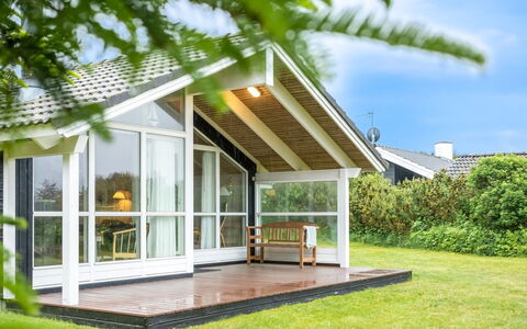 Leya - 1.2Km from the Sea: Meubles, Design Intérieur, Sol, Bois, Sol, Plafond, Parquet, Chaise, Table, Éclairage