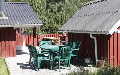 Elizaveta - 400M from the Sea: Toit, Maison, Domicile, Chalet, Siding, Biens, Allée, Batiments Jardin, Cour, Cabanon