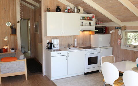 Elizaveta - 400M from the Sea: Toit, Maison, Domicile, Chalet, Siding, Biens, Allée, Batiments Jardin, Cour, Cabanon