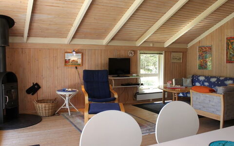 Elizaveta - 400M from the Sea: Toit, Maison, Domicile, Chalet, Siding, Biens, Allée, Batiments Jardin, Cour, Cabanon