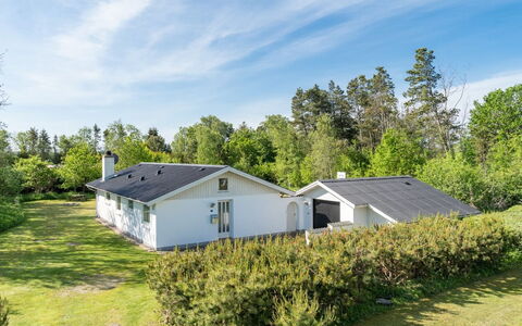 Ehm - 600M from the Sea: Architecture, Toit, Domicile, Composite, Daylighting, Siding, Allée