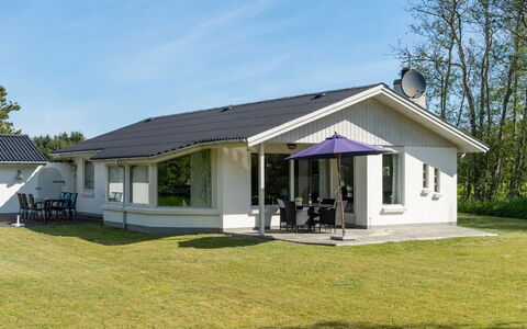 Ehm - 600M from the Sea: Architecture, Toit, Domicile, Composite, Daylighting, Siding, Allée
