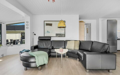 Ehm - 600M from the Sea: Architecture, Toit, Domicile, Composite, Daylighting, Siding, Allée