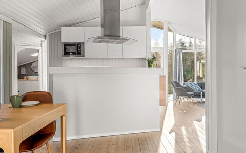 Halwarth - 250M from the Sea: Design Intérieur, Sol, Meubles, Sol, Bois, Plafond, Cuisine, Parquet, Comptoir, Luminaire