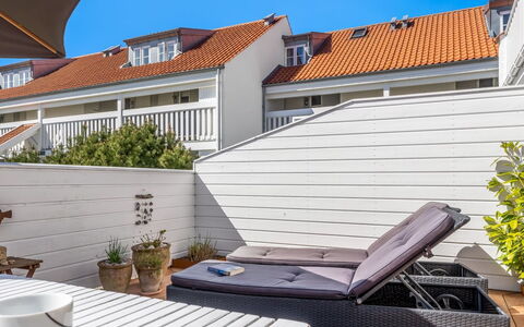 Cilla - 1Km from the Sea: Meubles, Design Intérieur, Sol, Bois, Sol, Plafond, Parquet, Chaise, Table, Éclairage