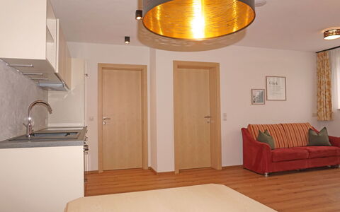 Freiheit-La: Propriété, Canapé, Bois, Confort, Design Intérieur, Éclairage, Orange, Bâtiment, Architecture, Sol