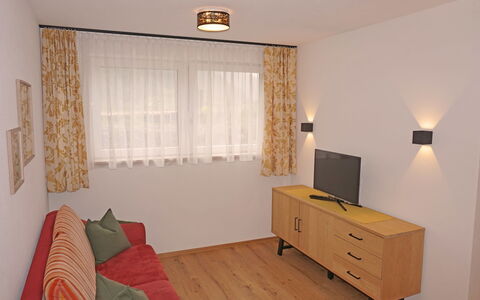 Freiheit-La: Meubles, Propriété, Cabinetry, Confort, Tiroir, Bâtiment, Bois, Design Intérieur, Sol, Commode