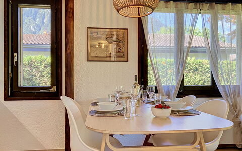 Dorenavant: Meubles, Design Intérieur, Bois, Sol, Chaise, Table, Salle À Manger, Luminaire, Éclairage, Table Cuisine Et Salle A Manger