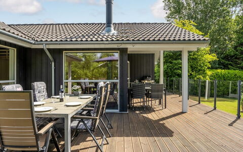 Anemone - 700M from the Sea: Meubles, Design Intérieur, Sol, Bois, Sol, Plafond, Parquet, Chaise, Table, Éclairage