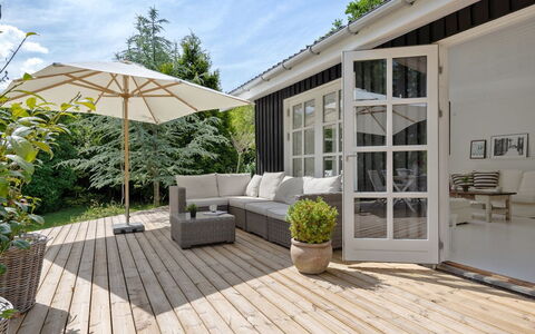 Kaino - 700M from the Sea: Meubles, Design Intérieur, Sol, Bois, Sol, Plafond, Parquet, Chaise, Table, Éclairage