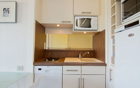 La Croix-Valmer 600: Propriété, Pièce, Cabinetry, Meubles, Cuisine, Comptoir, Design Intérieur, Bâtiment, Maison, Immobilier