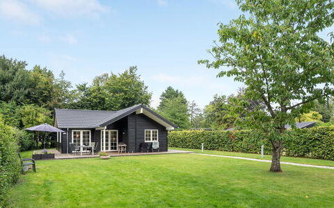 Gotliebe - 750M from the Sea: Piscine, Mobilier De Jardin, Meubles, Recours, Dalle, Eco Hôtel, Ombre, Chaise, Loisir, Biens