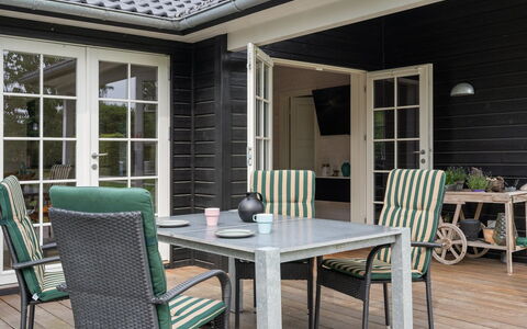 Gotliebe - 750M from the Sea: Piscine, Mobilier De Jardin, Meubles, Recours, Dalle, Eco Hôtel, Ombre, Chaise, Loisir, Biens