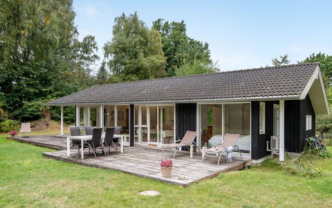 Heino - 3.5Km from the Sea: Meubles, Design Intérieur, Sol, Bois, Sol, Plafond, Parquet, Chaise, Table, Éclairage