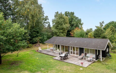 Heino - 3.5Km from the Sea: Meubles, Design Intérieur, Sol, Bois, Sol, Plafond, Parquet, Chaise, Table, Éclairage