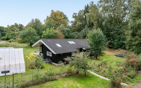 Heino - 3.5Km from the Sea: Meubles, Design Intérieur, Sol, Bois, Sol, Plafond, Parquet, Chaise, Table, Éclairage