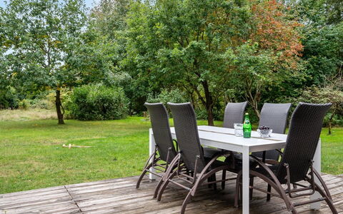 Heino - 3.5Km from the Sea: Meubles, Design Intérieur, Sol, Bois, Sol, Plafond, Parquet, Chaise, Table, Éclairage