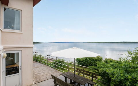 Grumme - 30M to the Fjord: Chalet, Domicile, Maison, Toit, Porche, Biens, Siding, Batiments Jardin, Ferme, Cour