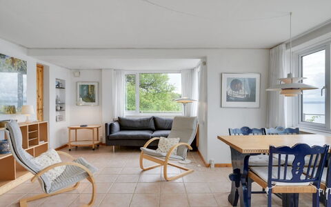 Grumme - 30M to the Fjord: Meubles, Design Intérieur, Sol, Sol, Bois, Plafond, Chaise, Canapé, Pièce, Salon