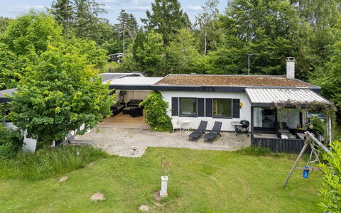 Gadde - 1Km from the Sea: Maison, Domicile, Arbuste, Zone Résidentielle, Chalet, Toit, Biens, Ferme, Jardin, Cour