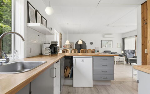 Gadde - 1Km from the Sea: Cuisine, Comptoir, Appareil De Cuisine, Meubles, Cabinetry, Design Intérieur, Sol, Bois, Principaux Appliance, Électroménager