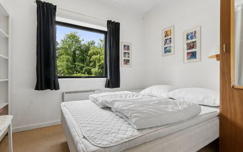 Gadde - 1Km from the Sea: Lit, Chambre, Design Intérieur, Plafond, Drap De Lit, Literie, Sol, Pièce, Meubles, Cadre De Lit