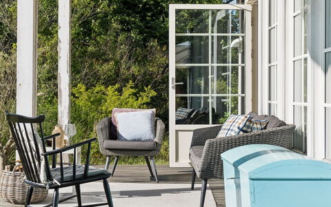 Bernadete - 50M to the Fjord: Meubles, Mobilier De Jardin, Chaise, Jardin, Tableau De Plein Air, Patio, Accoudoir, Pot De Fleur, Ombre, Cour