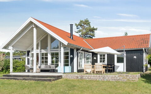 Bernadete - 50M to the Fjord: Domicile, Toit, Maison, Chalet, Biens, Ferme, Porche, Siding, Pelouse, Cour