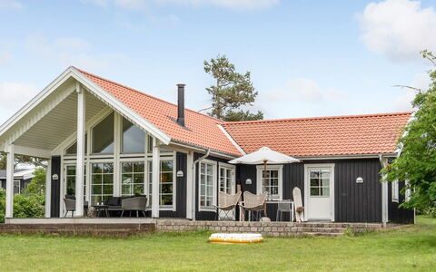 Bernadete - 50M to the Fjord: Toit, Maison, Lot Terre, Domicile, Chalet, Biens, Batiments Jardin, Ombre, Cabane En Rondins, Aménagement Paysager