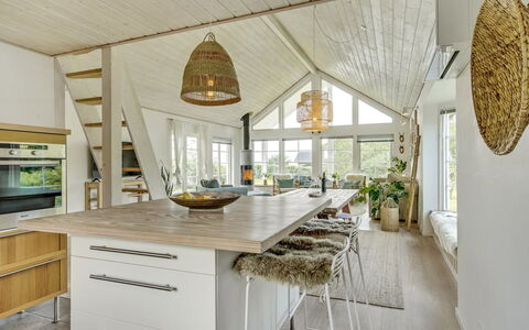 Bernadete - 50M to the Fjord: Design Intérieur, Sol, Meubles, Bois, Plafond, Sol, Cuisine, Luminaire, Comptoir, Chaise