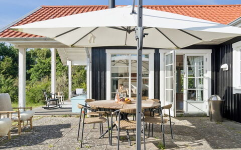 Bernadete - 50M to the Fjord: Appartement, Ombre, Balcon, Chaise, Clôture, Mobilier De Jardin, Aluminium, Gazon Artificiel