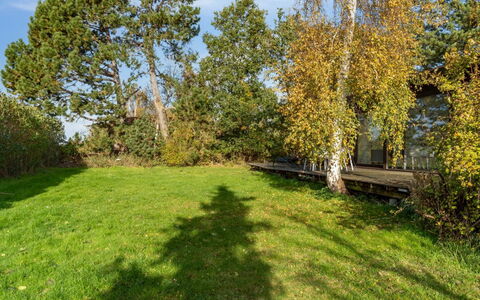 Erikka - 300M to the Fjord: Bleu, Arbuste, Chalet, Couverture De Sol, Jardin, Biens, Ombre, Aménagement Paysager, Ferme, Eco Hôtel