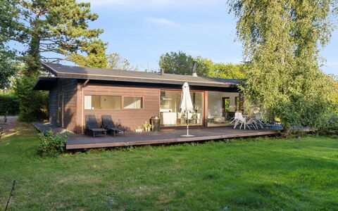 Erikka - 300M to the Fjord: Domicile, Toit, Maison, Chalet, Biens, Porte, Porche, Siding, Ferme, Ombre