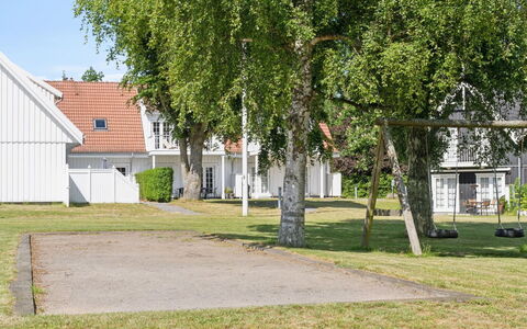 Anniek - 1Km to the Fjord: Bâtiment, Maison, Zone Résidentielle, Domicile, Arbuste, Toit, Chalet, Biens, Jardin