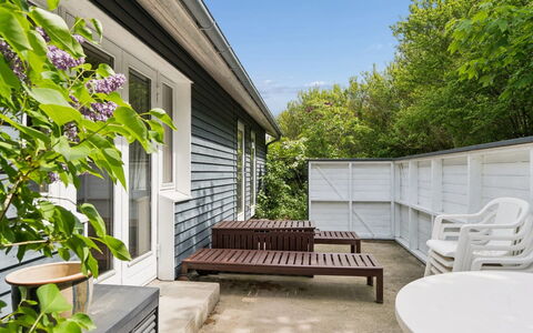 Carmen - 25M from the Sea: Domicile, Sol, Siding, Ombre, Composite, Porte, Mobilier De Jardin, Plate-Forme, Jardin, Arrière-Cour