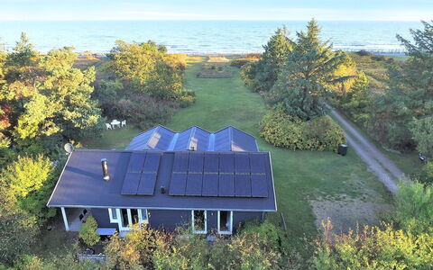 Carmen - 25M from the Sea: Herbe, Arbuste, Maison, Jardin, Domicile, Chalet, Lot Terre, Pelouse, Couverture De Sol