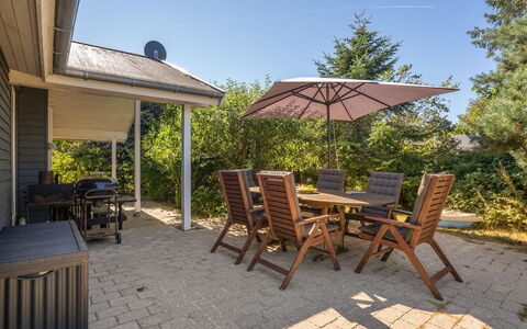 Carmen - 25M from the Sea: Herbe, Arbuste, Maison, Jardin, Domicile, Chalet, Lot Terre, Pelouse, Couverture De Sol