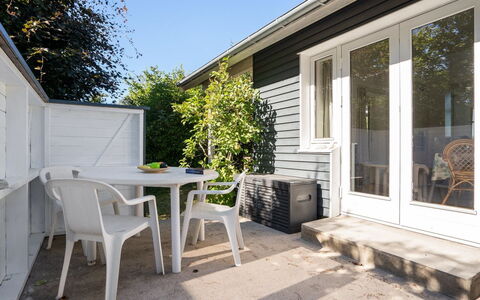 Carmen - 25M from the Sea: Herbe, Arbuste, Maison, Jardin, Domicile, Chalet, Lot Terre, Pelouse, Couverture De Sol