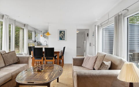 Hannelore - 700M from the Sea: Meubles, Canapé, Design Intérieur, Sol, Sol, Bois, Salon, Plafond, Pièce, Table