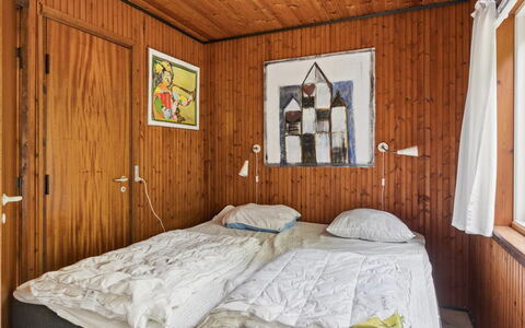 Rietrikki - 1.5Km from the Sea: Bois, Design Intérieur, Sol, Sol, Chambre, Lit, Plafond, Drap De Lit, Meubles, Pièce