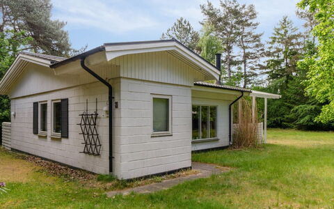 Rietrikki - 1.5Km from the Sea: Arbre, Bâtiment, Bois, Maison, Toit, Domicile, Chalet, Siding, Zone Résidentielle, Lot Terre