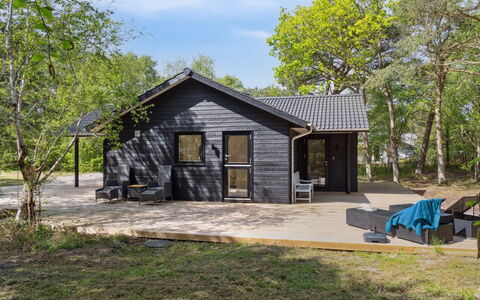 Miljanka - 175M from the Sea: Toit, Maison, Lot Terre, Domicile, Chalet, Biens, Batiments Jardin, Ombre, Cabane En Rondins, Aménagement Paysager