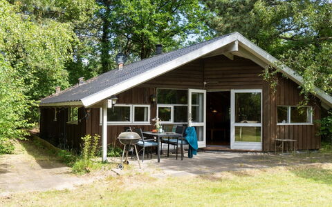 Kerrin - 300M from the Sea: Meubles, Design Intérieur, Sol, Bois, Sol, Plafond, Parquet, Chaise, Table, Éclairage