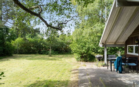Kerrin - 300M from the Sea: Bois, Chalet, Dur, Planche, Tache De Bois, Batiments Jardin, Conception, Cour, Cabane En Rondins, Arrière-Cour
